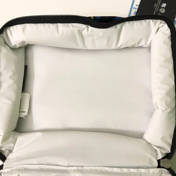 Batman Lunch Bag and  The Return of the Joker Mystery of the Batwoman DVD - Picture 11 of 16